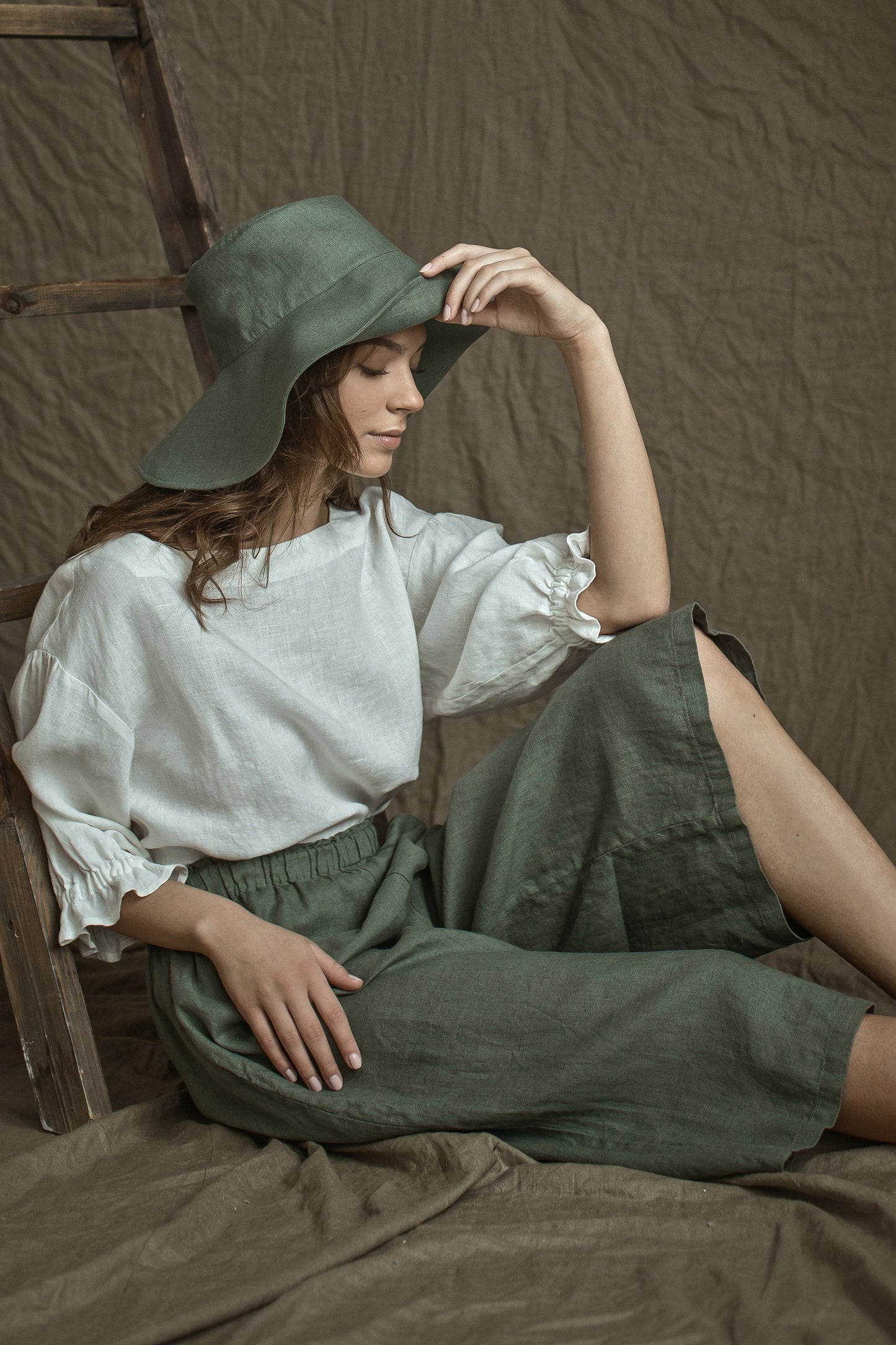 Sun Hat in Linen with Wide Brims
