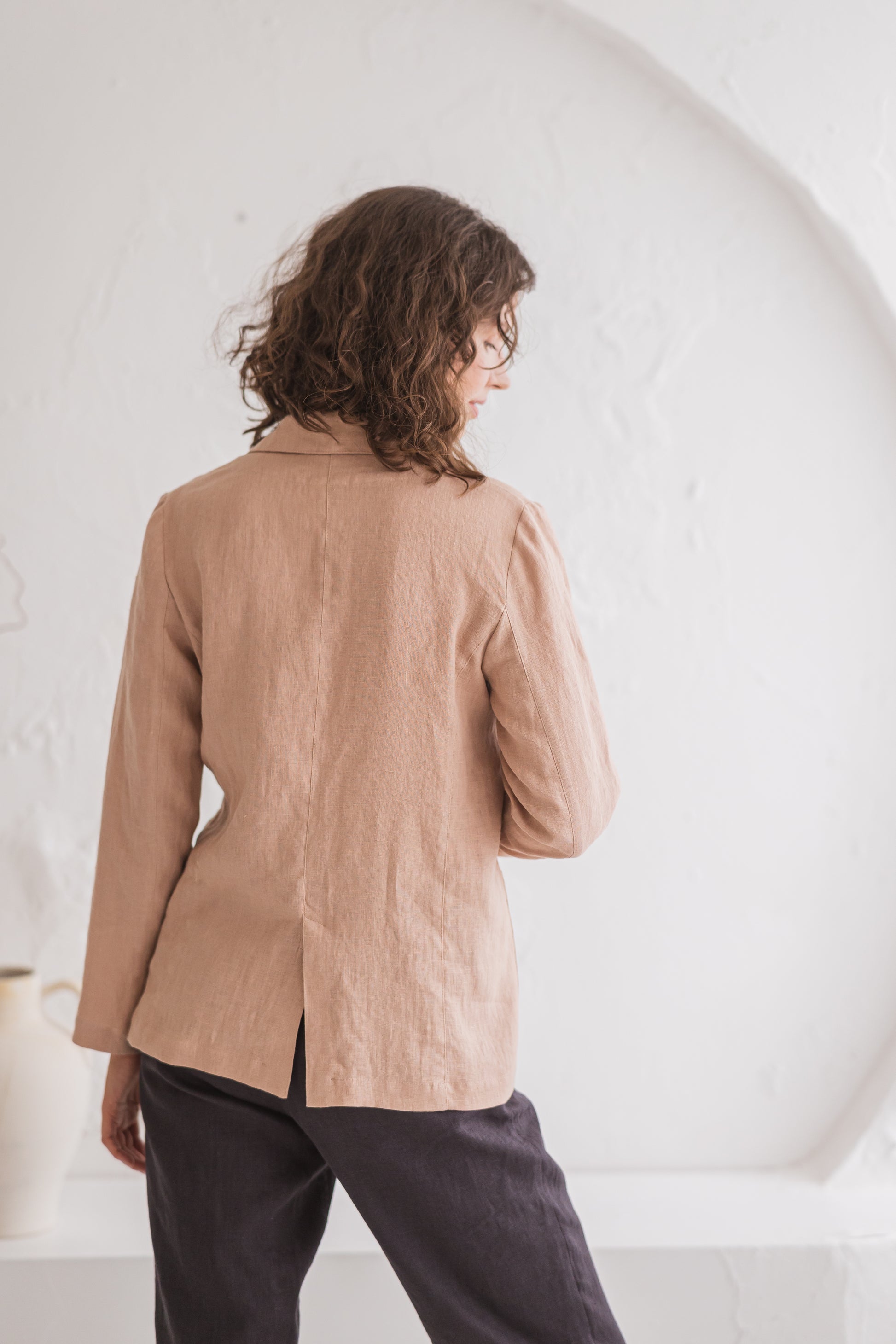Fitted Silhouette Classic Linen Jacket NOLAN with Collar