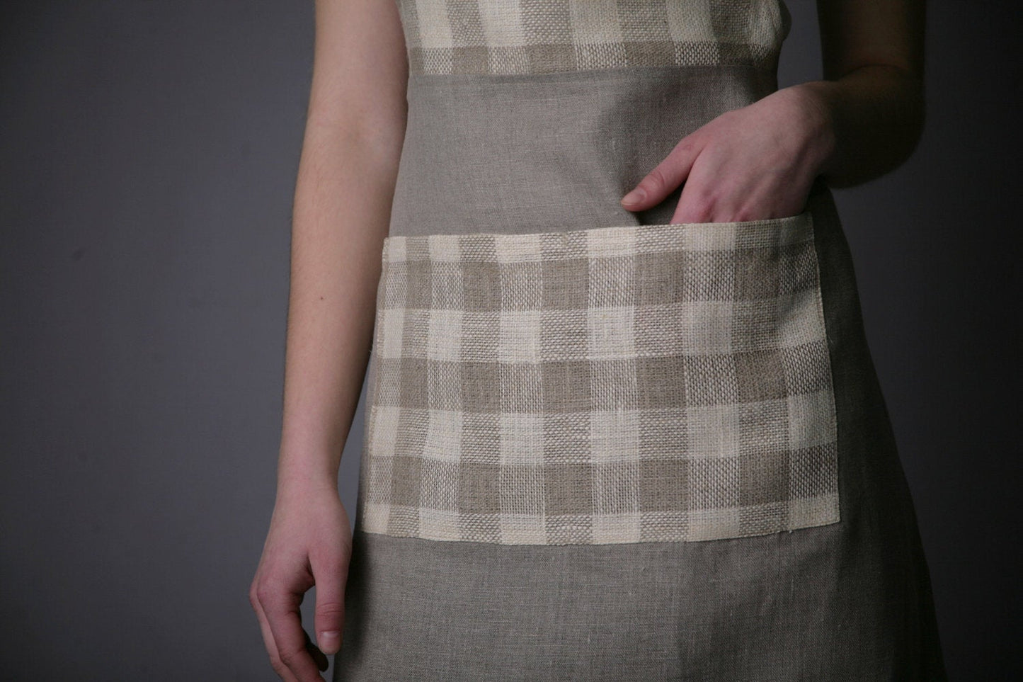 Linen Full Classic Apron in Natural/Checkered Undyed Flax