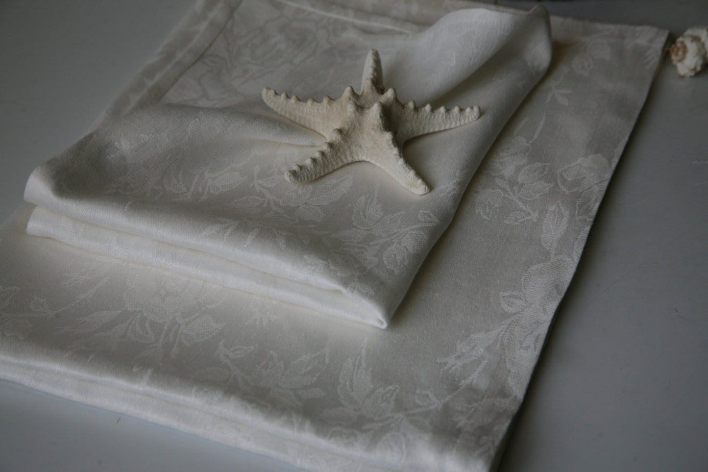 Linen White Damask Jacquard Bath Towel with "Rose" Design
