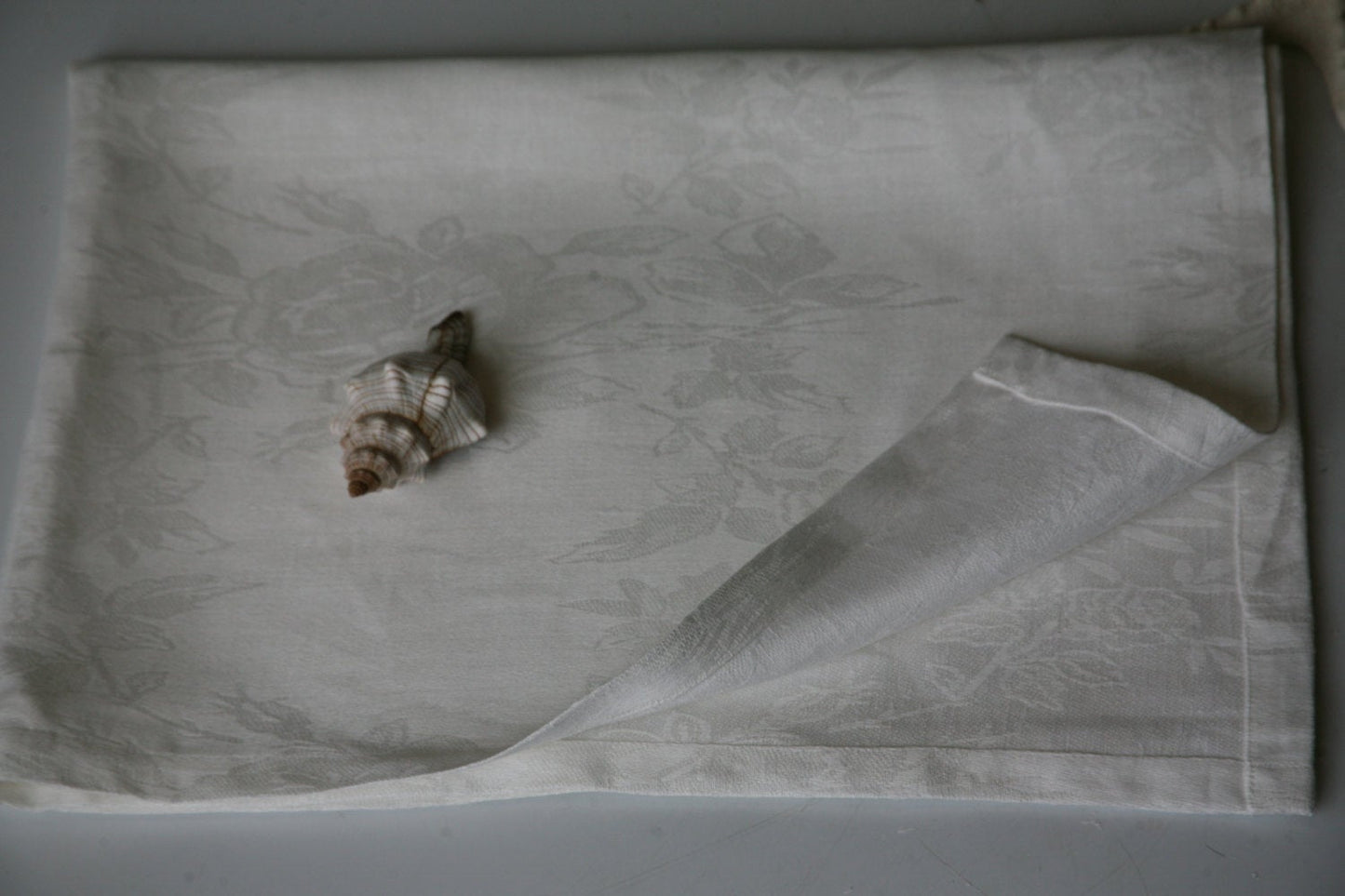 Linen White Damask Jacquard Bath Towel with "Rose" Design