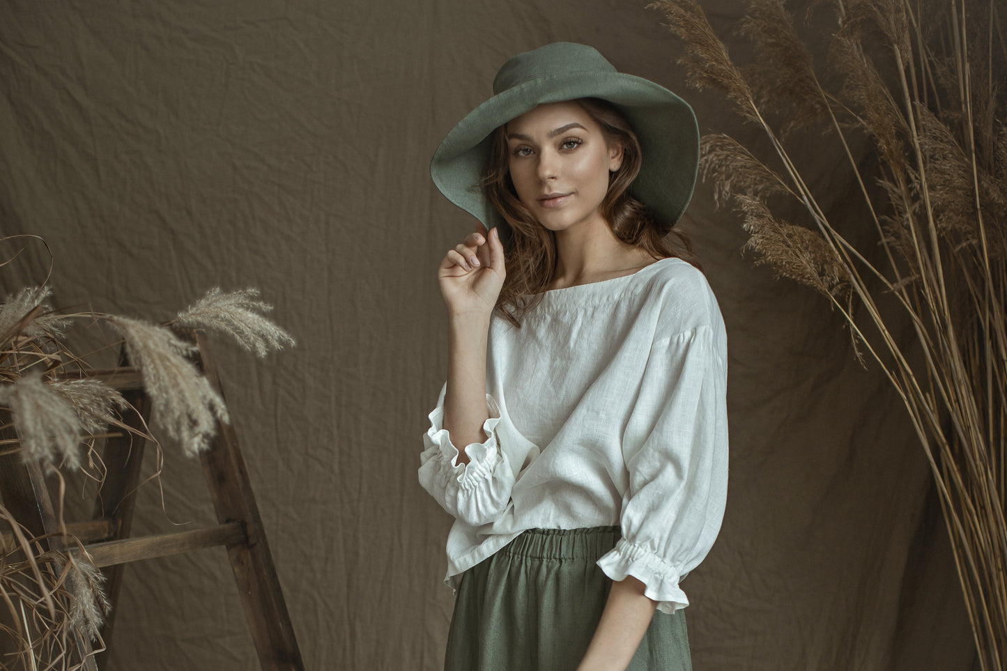 Sun Hat in Linen with Wide Brims