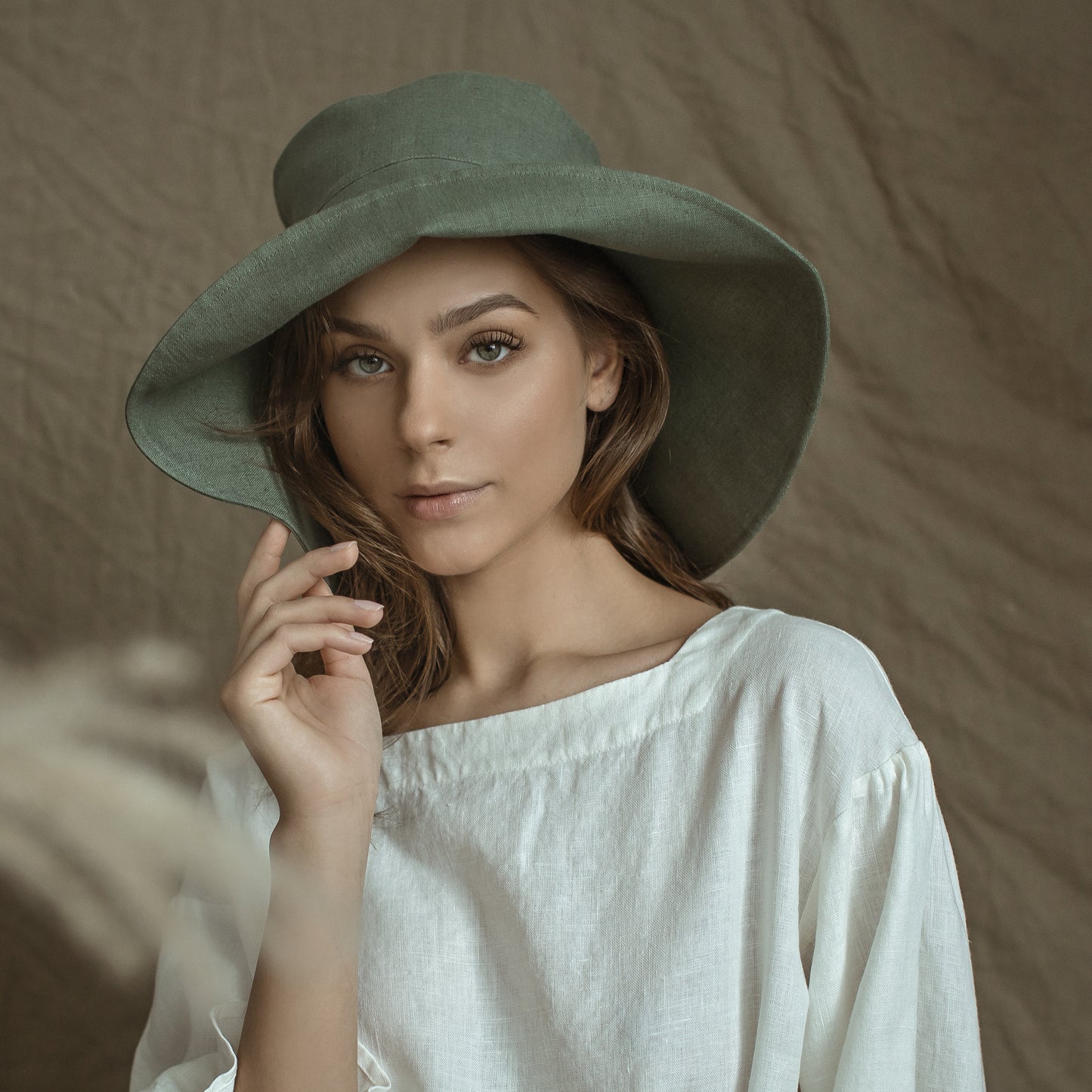 Sun Hat in Linen with Wide Brims