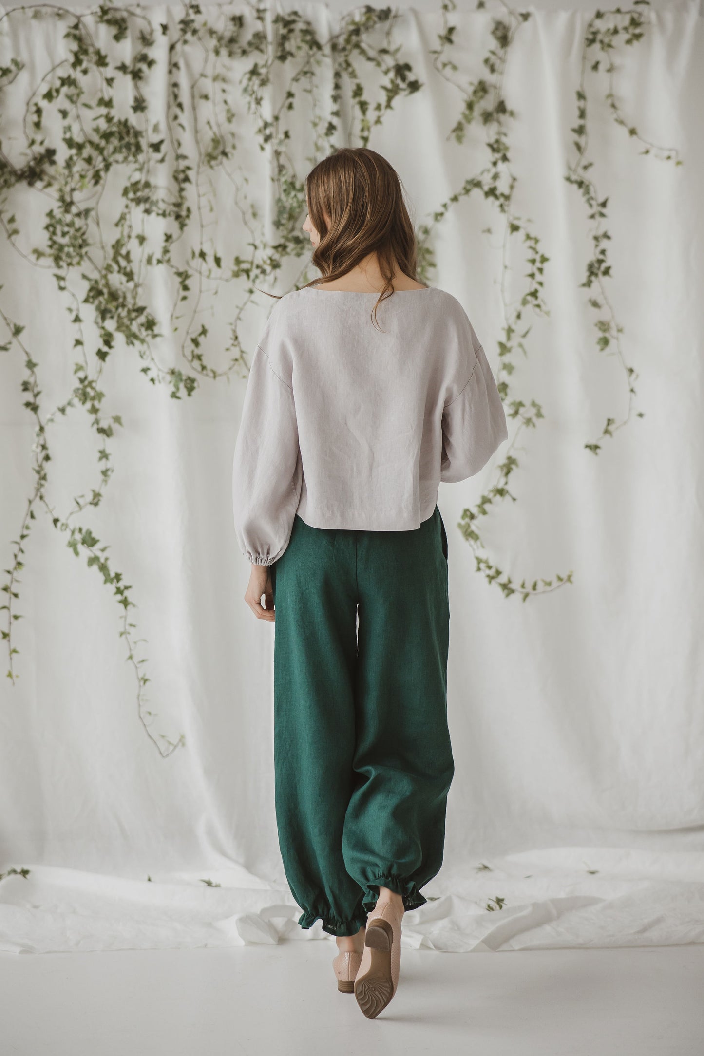 Linen blouse Georgine with wide bishop sleeves and in cropped length