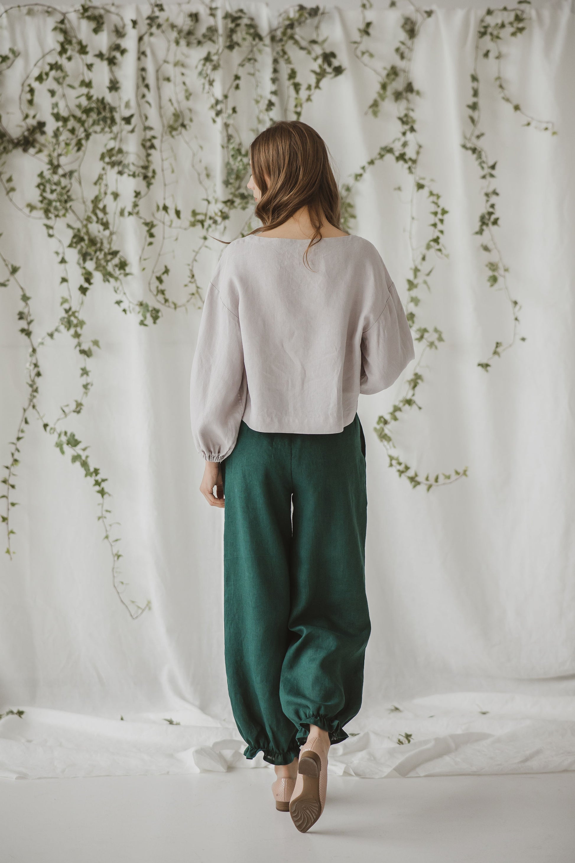 Linen blouse Georgine with wide bishop sleeves and in cropped length