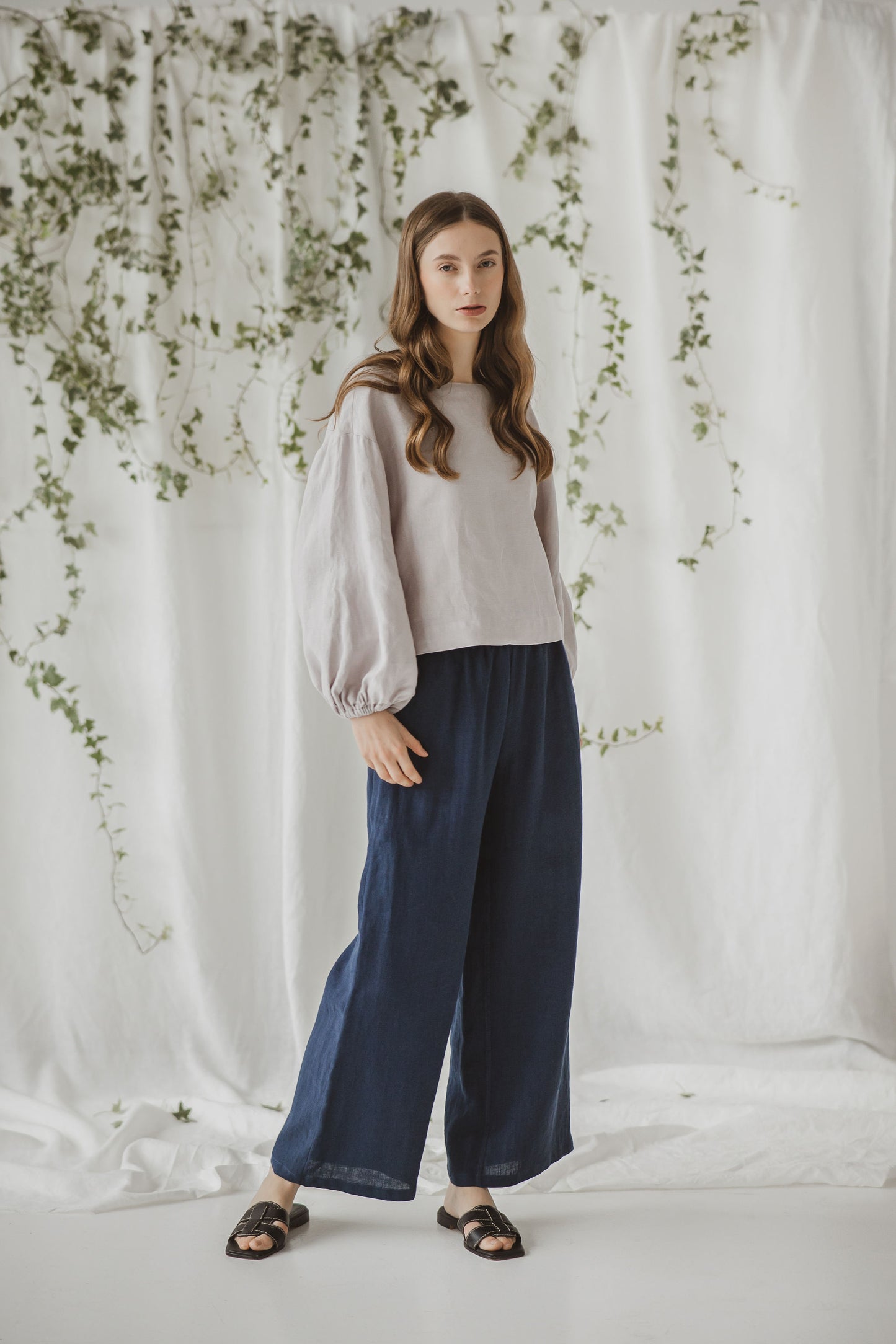 Georginae - crop tops for women in silver grey and with wide sleeves