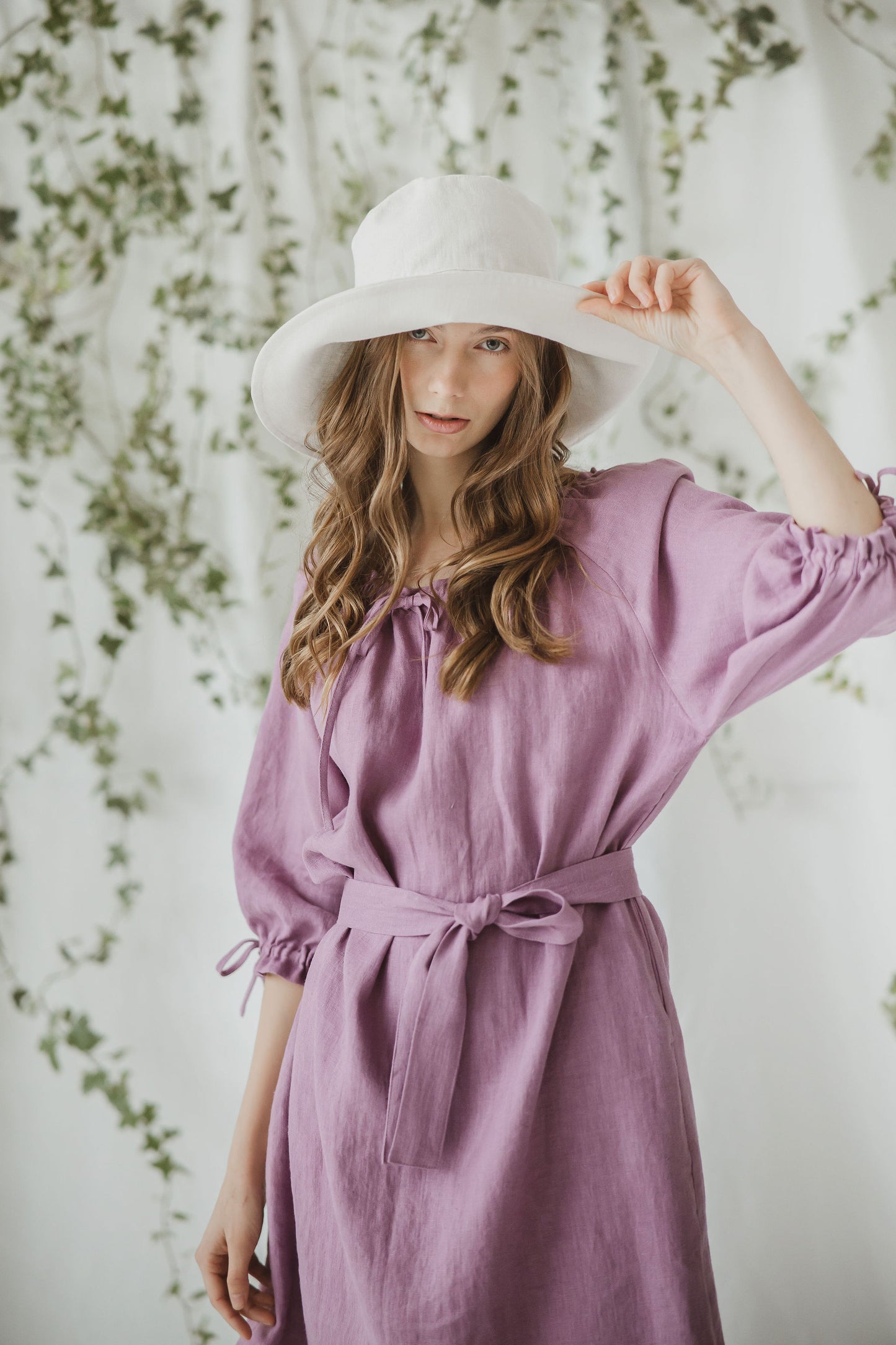 Sun Hat in Linen with Wide Brims