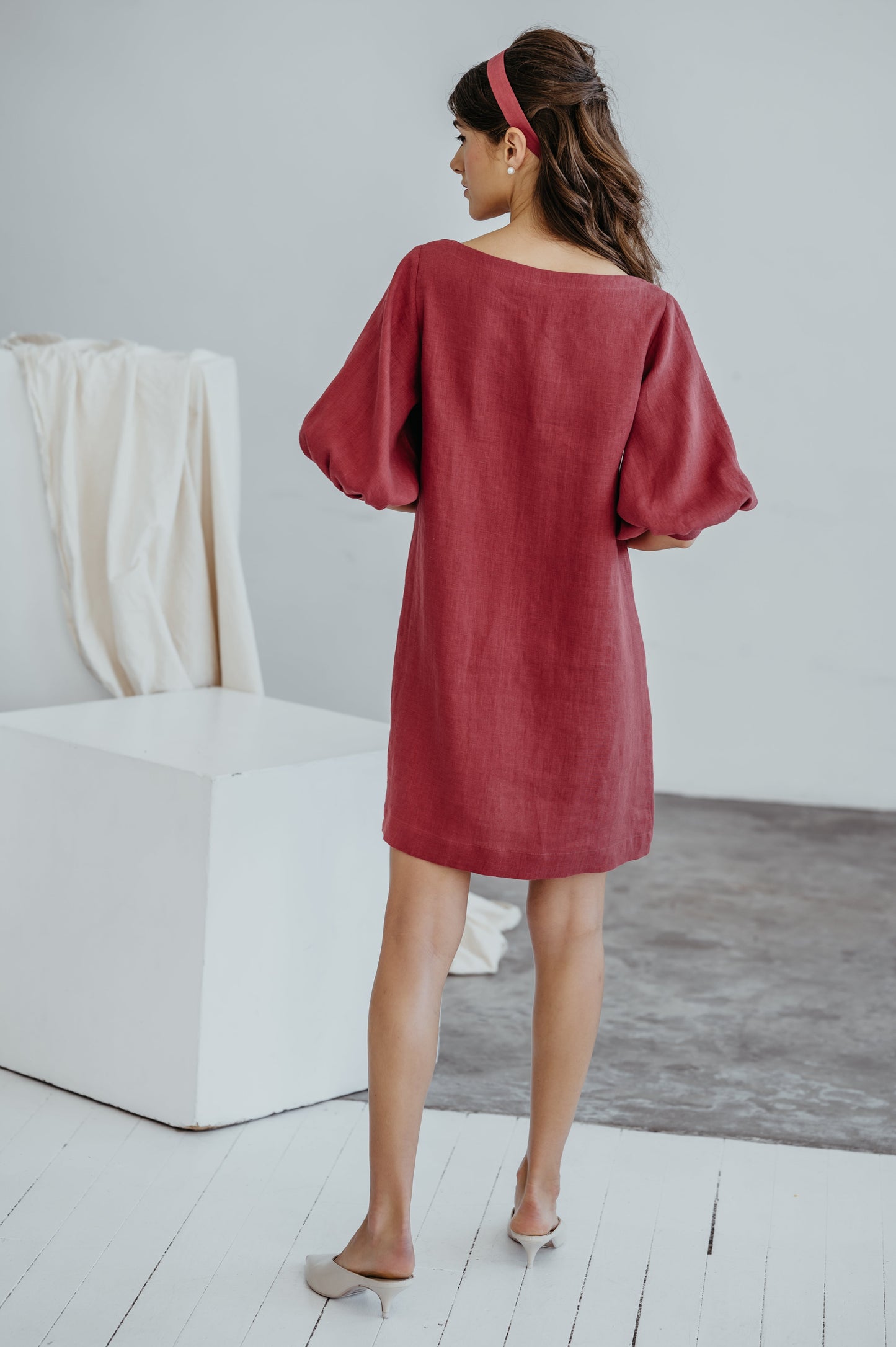 Linen Party Dress with Puffed Sleeves in Red