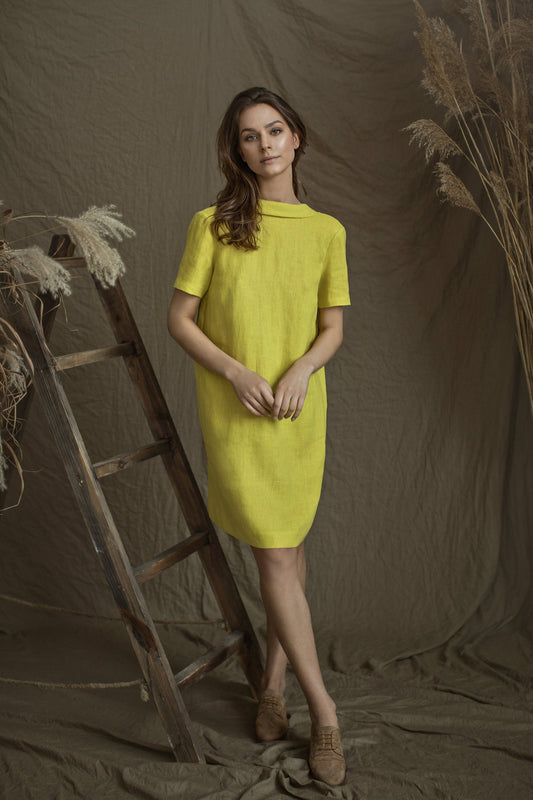 Linen Dress EVA With Open Back and Collar